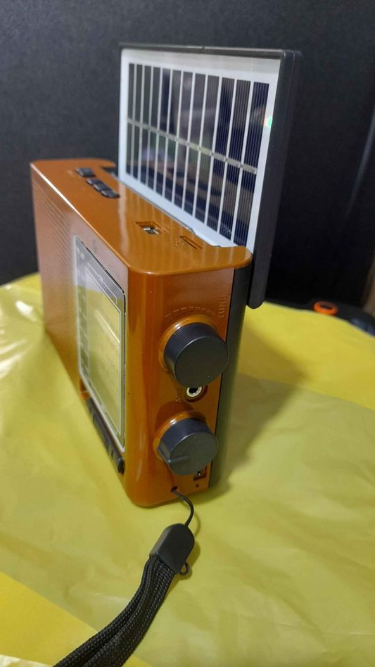 Radio con panel solar - Cod : 02