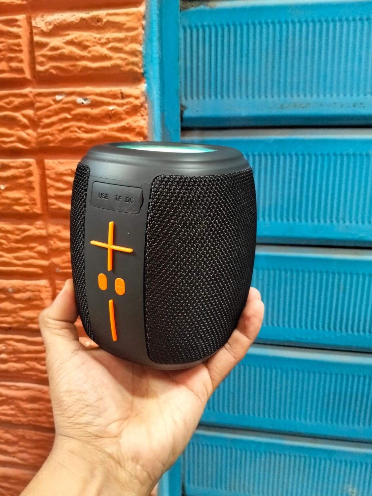 parlante Bluetooth 5W 10 cm x 11 cm Cod:1465 driver :03
