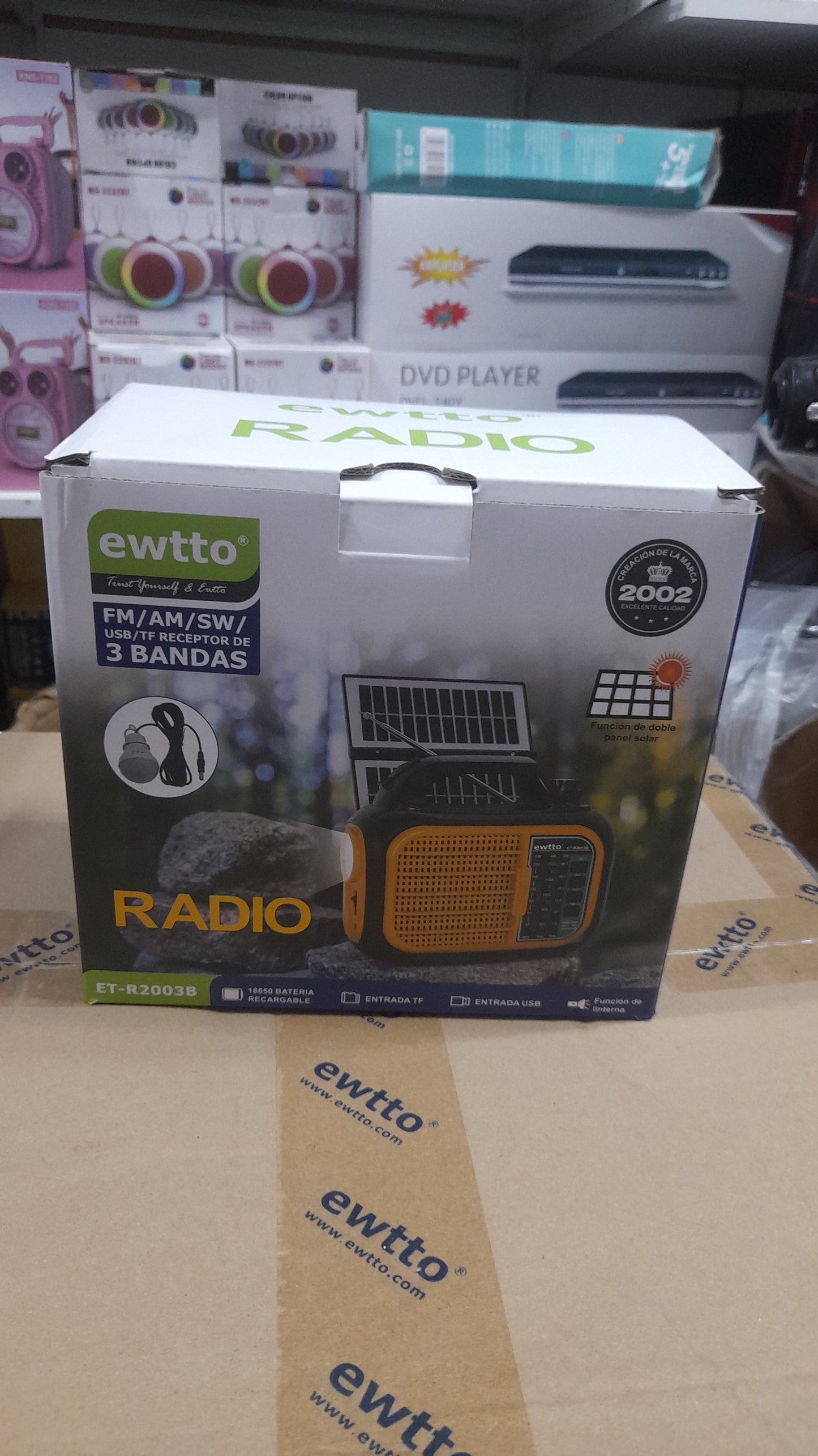 Radio Bluetooth  con panel solar y 1 foco - Cod  : 02