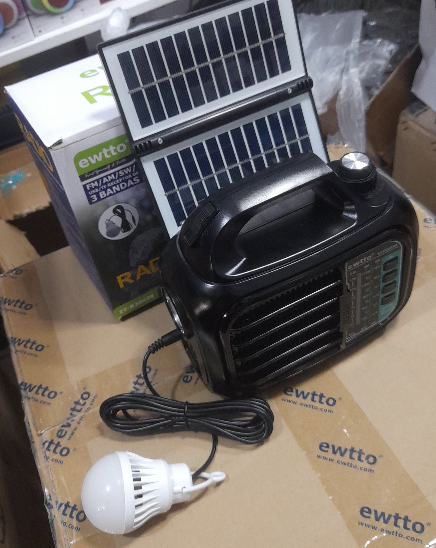 Radio Bluetooth  con panel solar y 1 foco - Cod  : 02