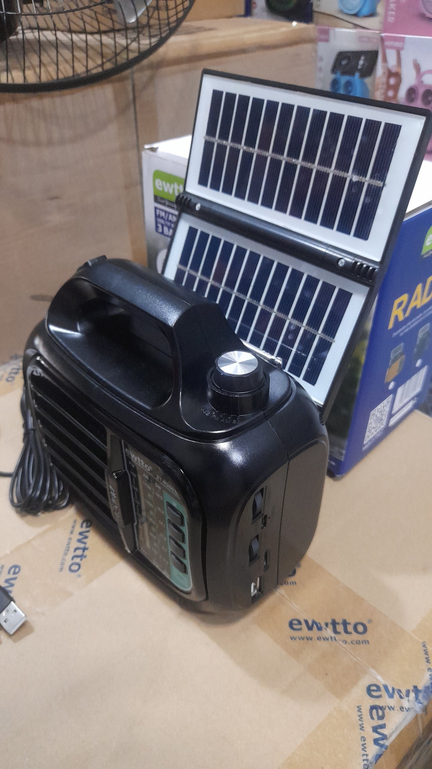 Radio Bluetooth  con panel solar y 1 foco - Cod  : 02