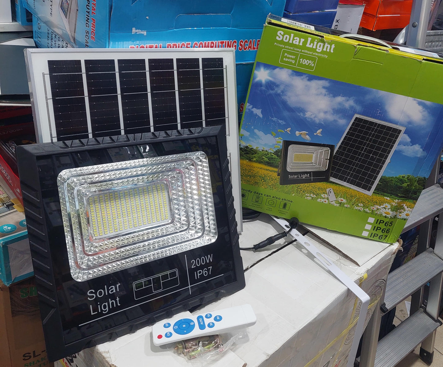 Reflector led con panel solar 200W COD:2520