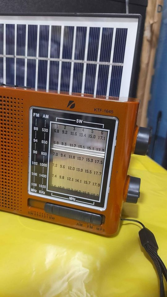 Radio con panel solar - Cod  : 02