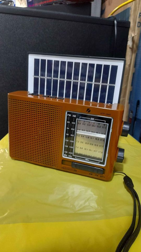 Radio con panel solar - Cod  : 02