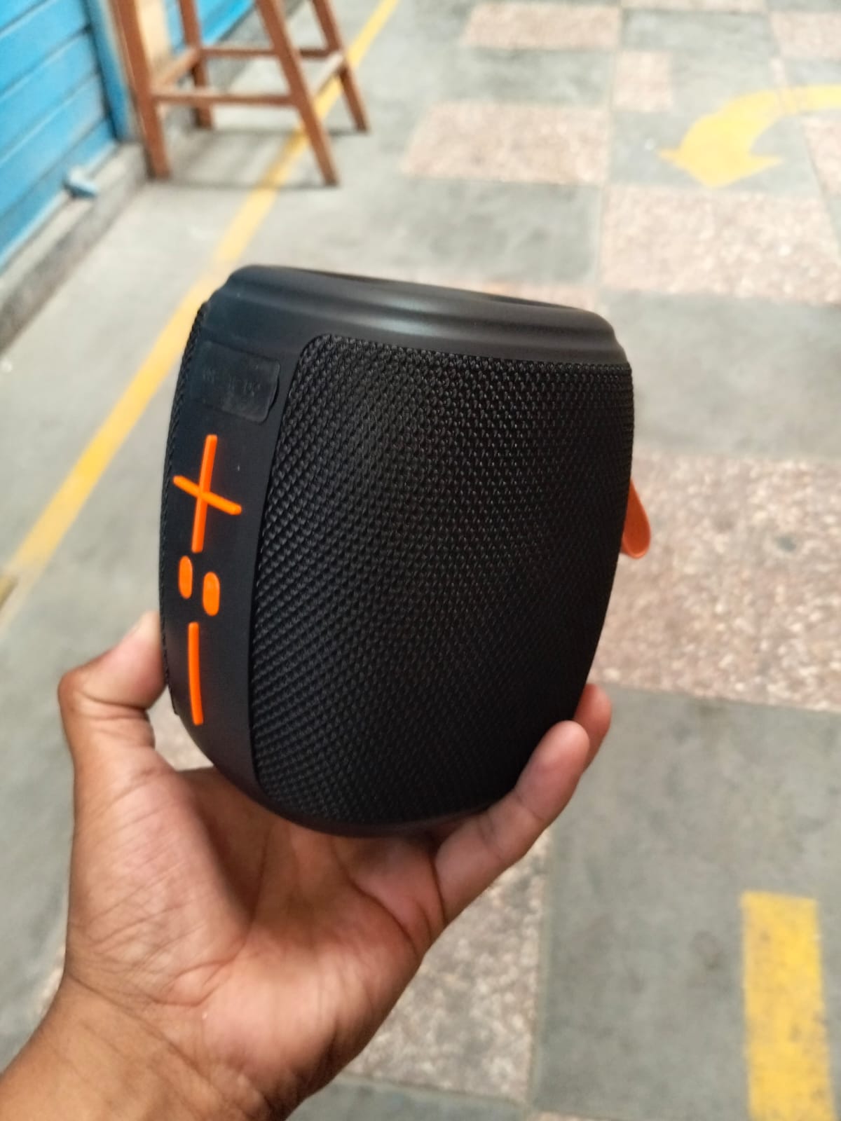 parlante Bluetooth 5W 10 cm x 11 cm Cod:1465 driver :03