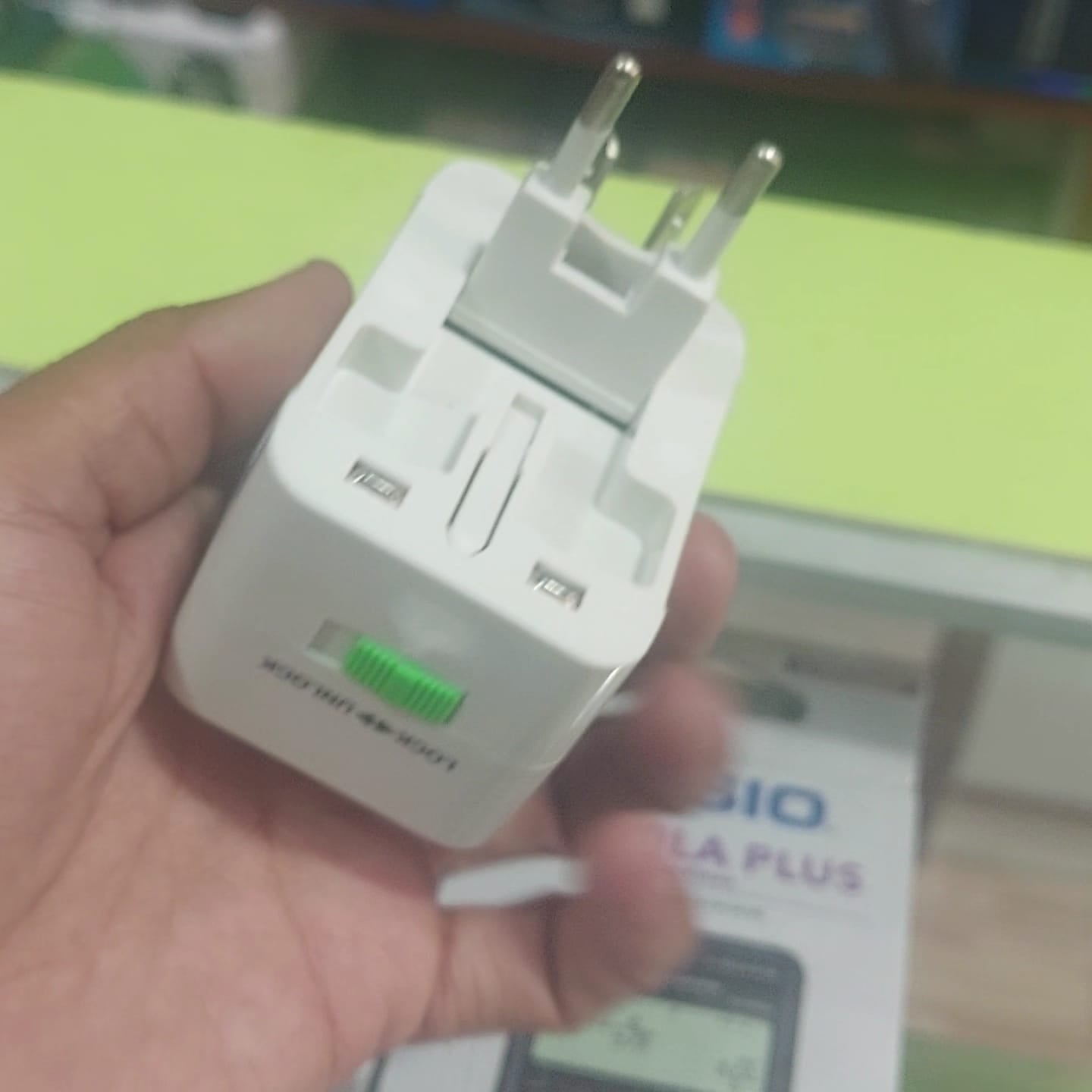 Adaptador enchufe universal Cod:6047 driver:05