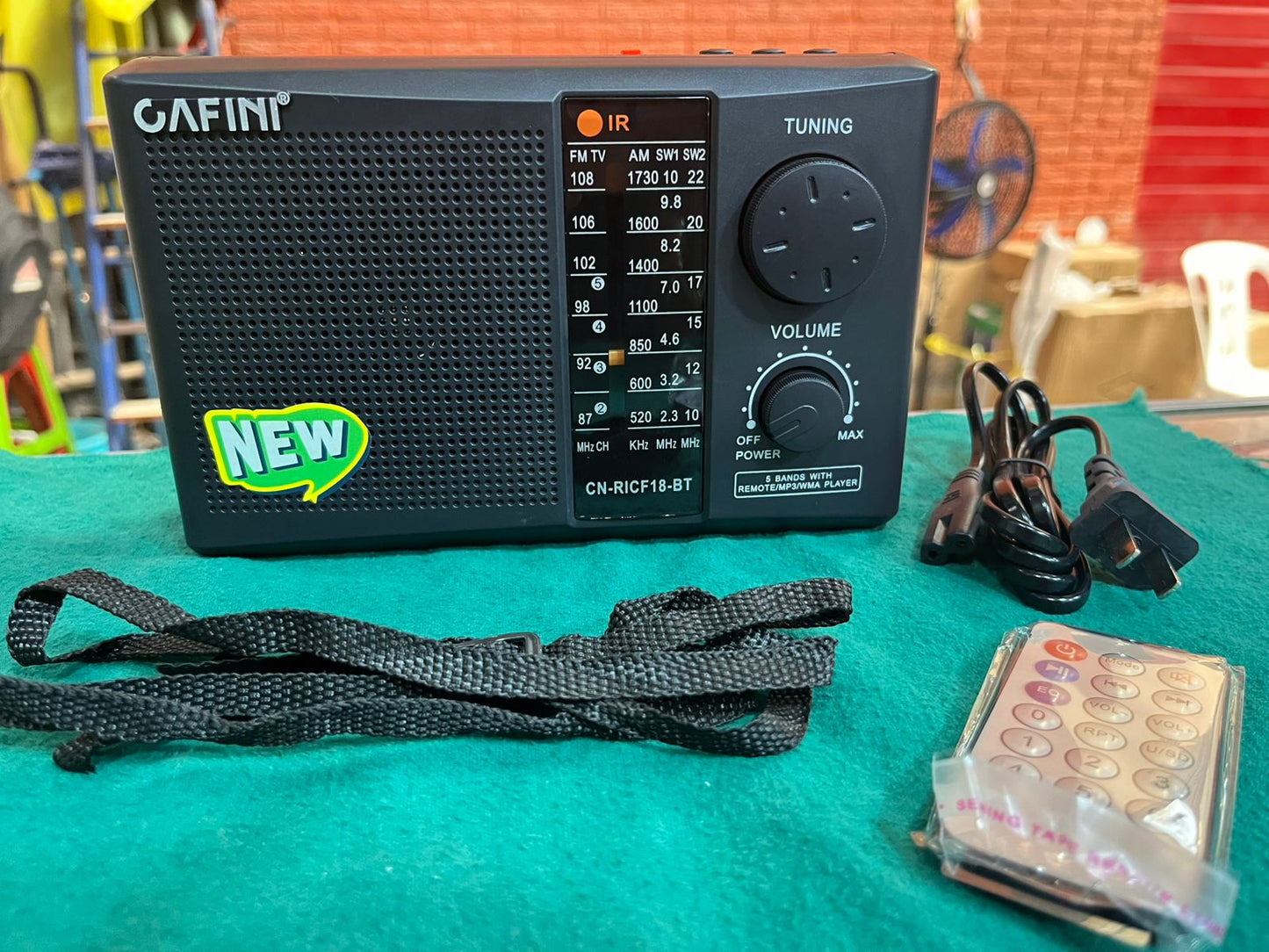 Radio Am/Fm con control  remoto a corriente y a pilas Cod:1356 driver:01