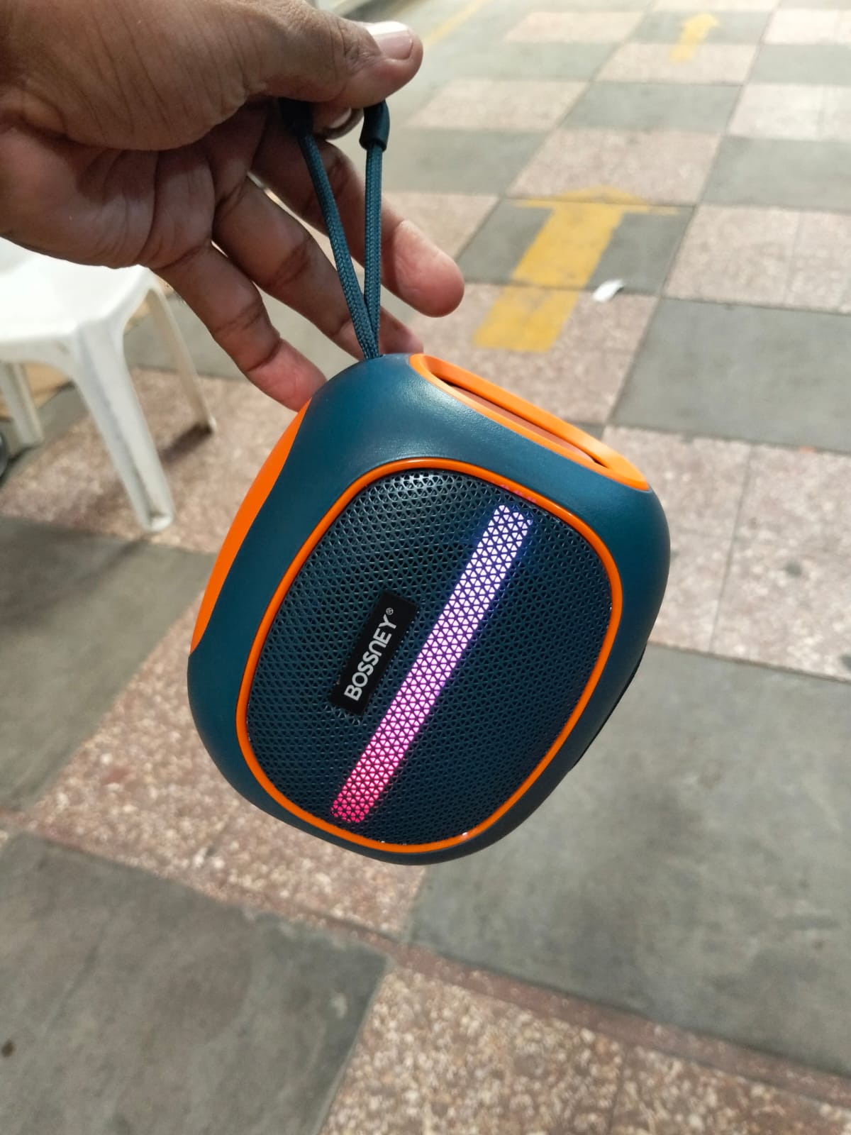 parlante Bluetooth 5W 12 cm x 11 cm Cod:1463 driver :03
