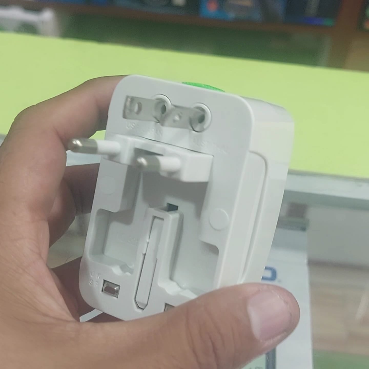 Adaptador enchufe universal Cod:6047 driver:05