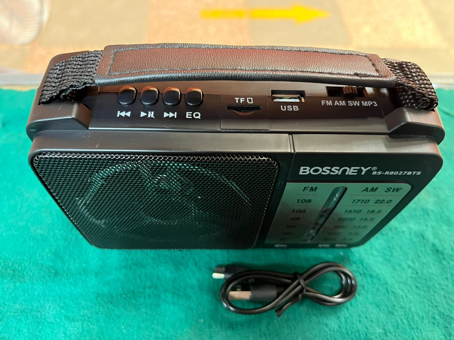 Radio FM/AM recargable  con panel Cod:1362 driver :03