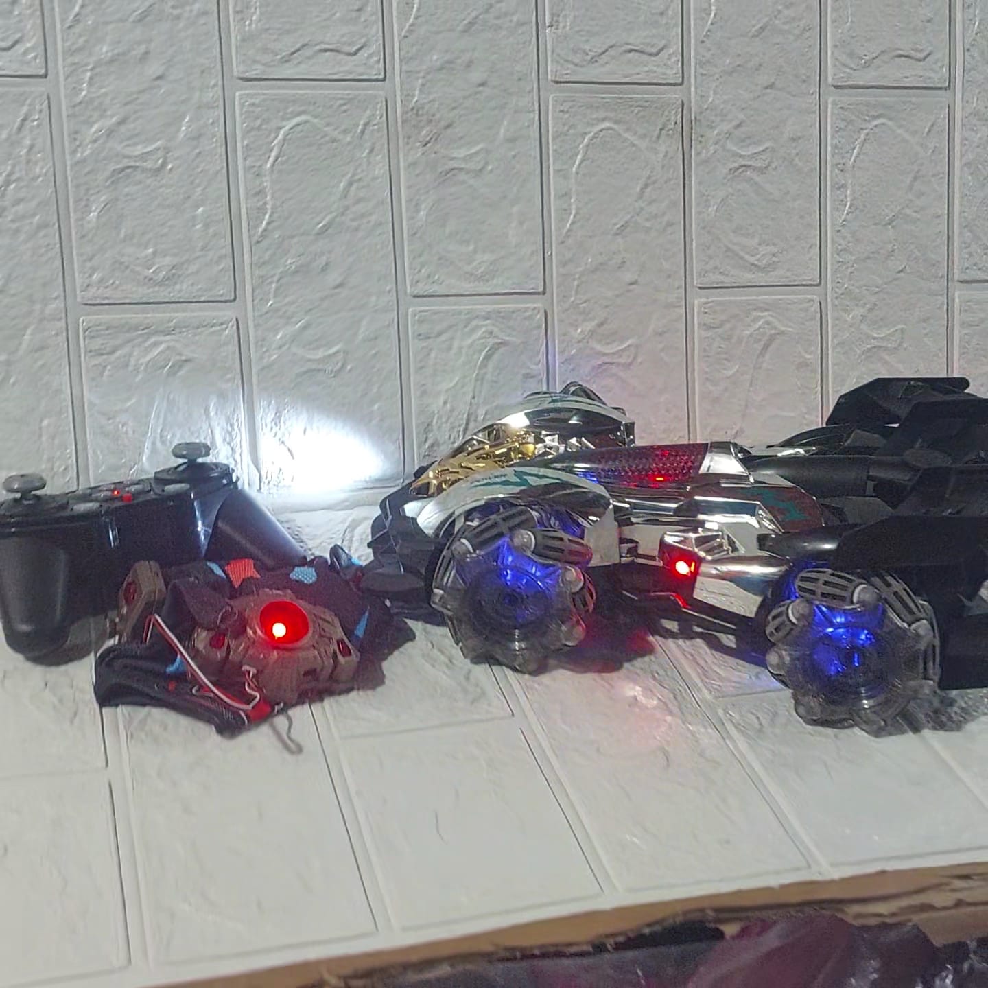 Carro con control remoto y sensor de movimiento Cod:7002 driver :01