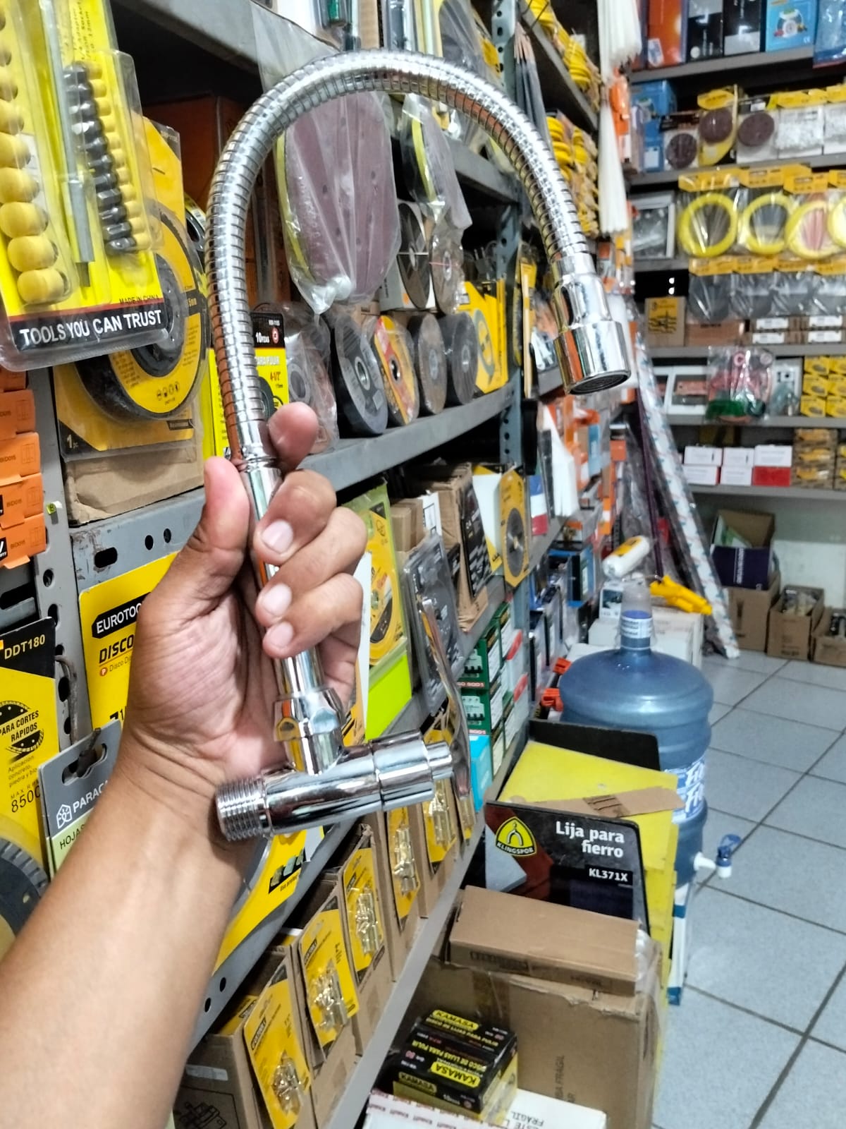Llave para lavadero flexible pared Cod:1523 driver:04