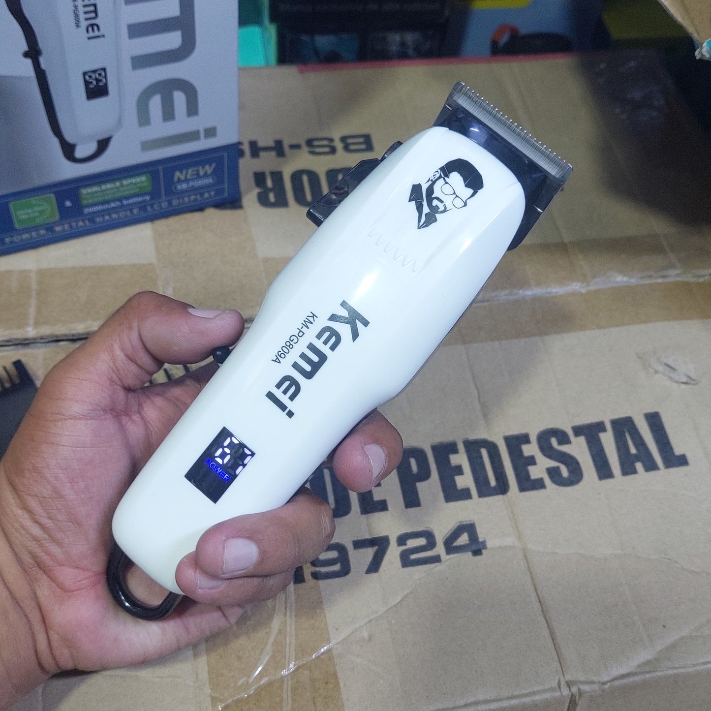 Maquina inalambrica para cortar cabello Cod:1168 driver :02