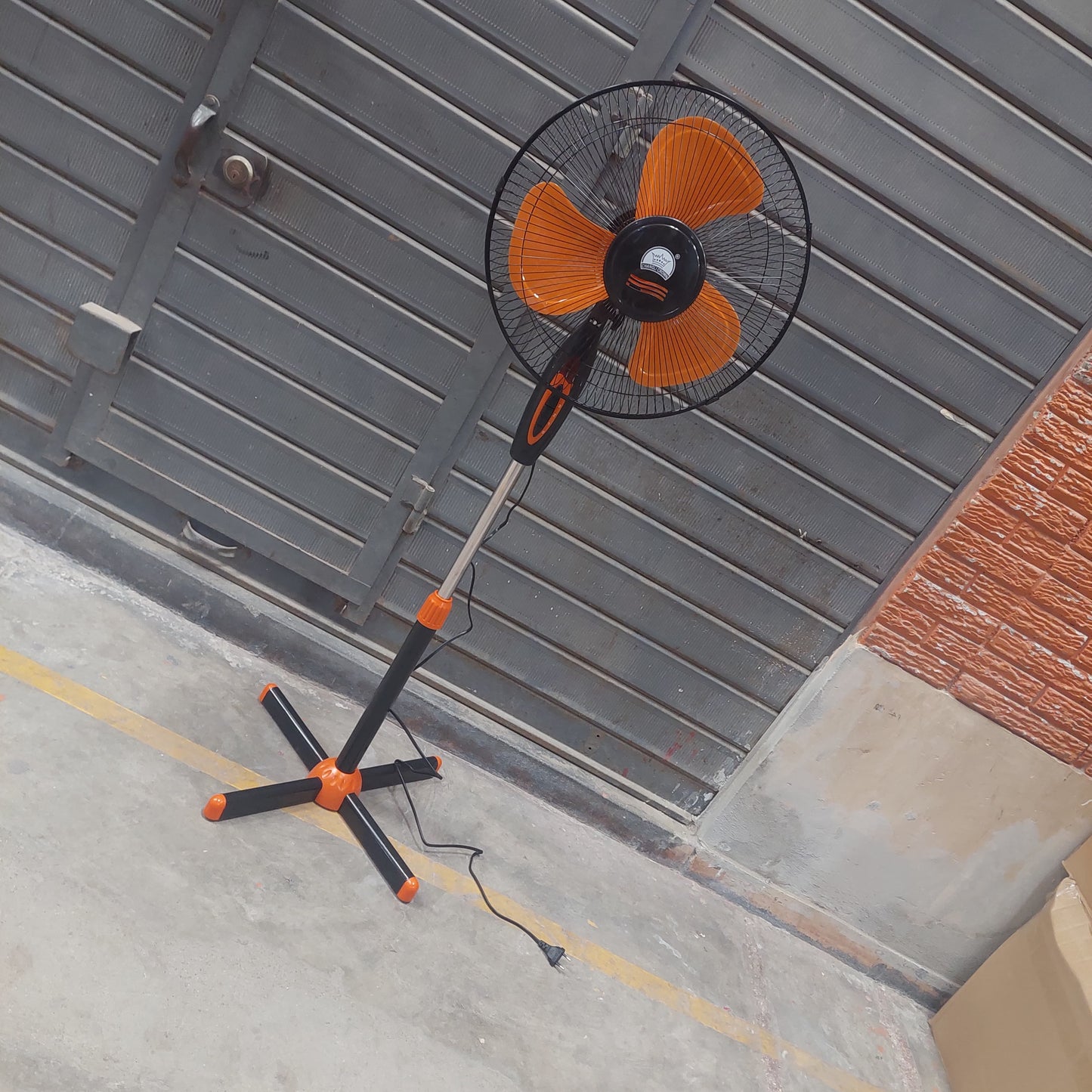 Ventilador pedestal 40W Cod:6008 driver :01