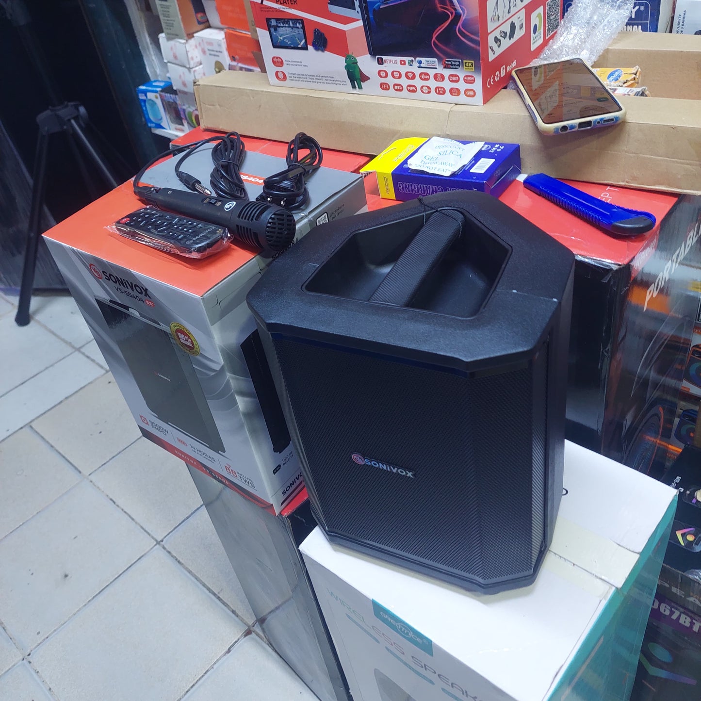 Parlante Bluetooth y a corriente con microfono Cod:7001 driver:02