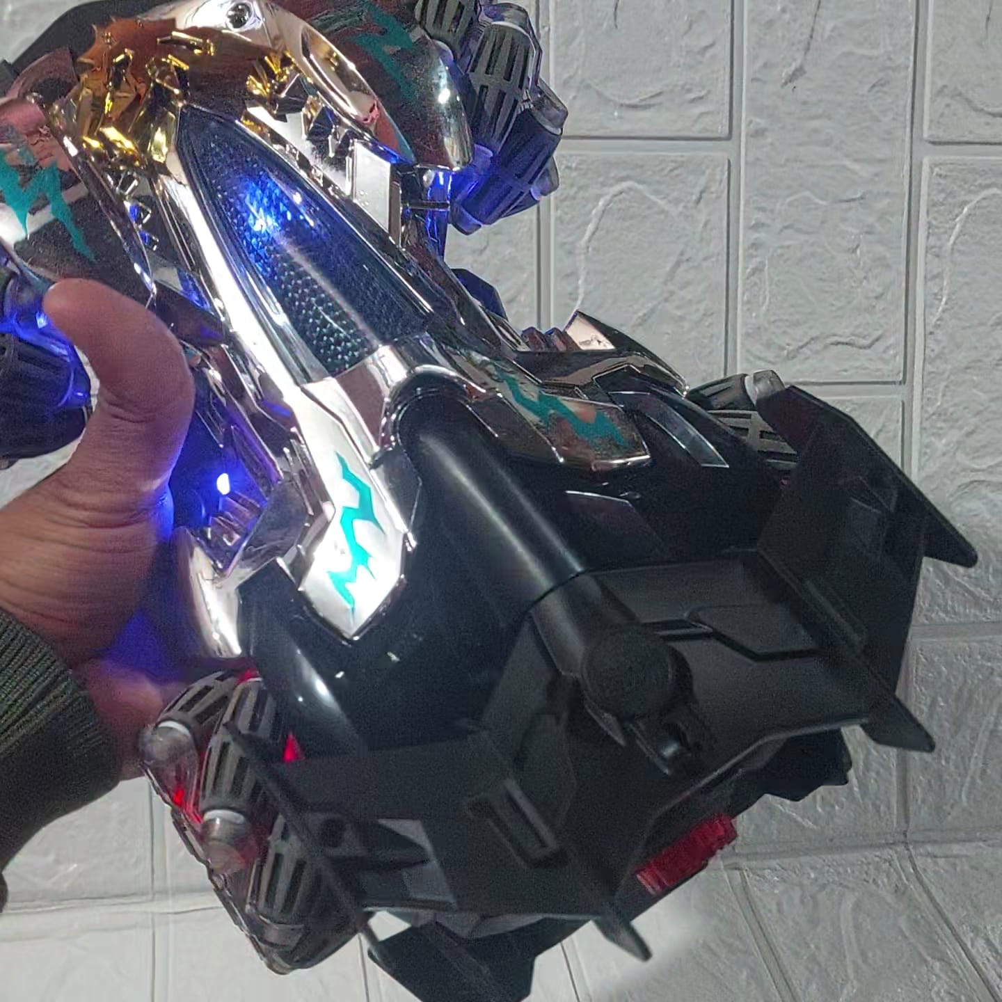 Carro con control remoto y sensor de movimiento Cod:7002 driver :01