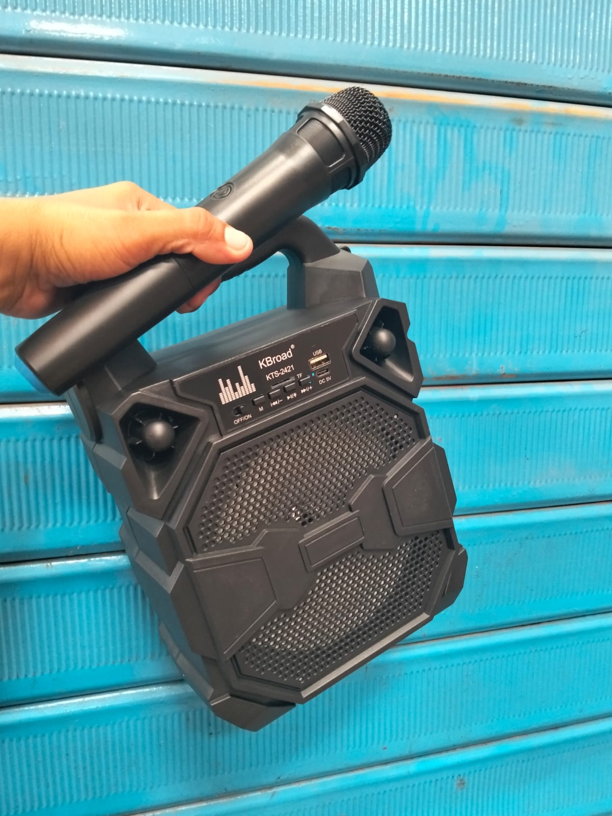Parlante Bluetooth con microfono karaoke cod:1202 driver :01