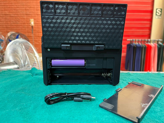 Radio FM/AM recargable  con panel Cod:1362 driver :03