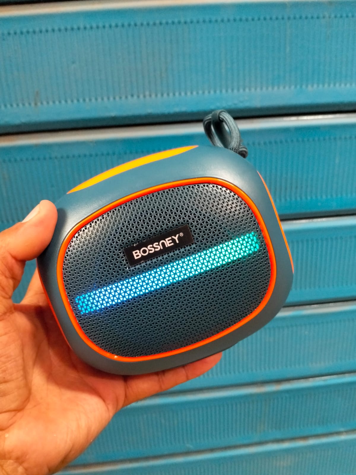 parlante Bluetooth 5W 12 cm x 11 cm Cod:1463 driver :03