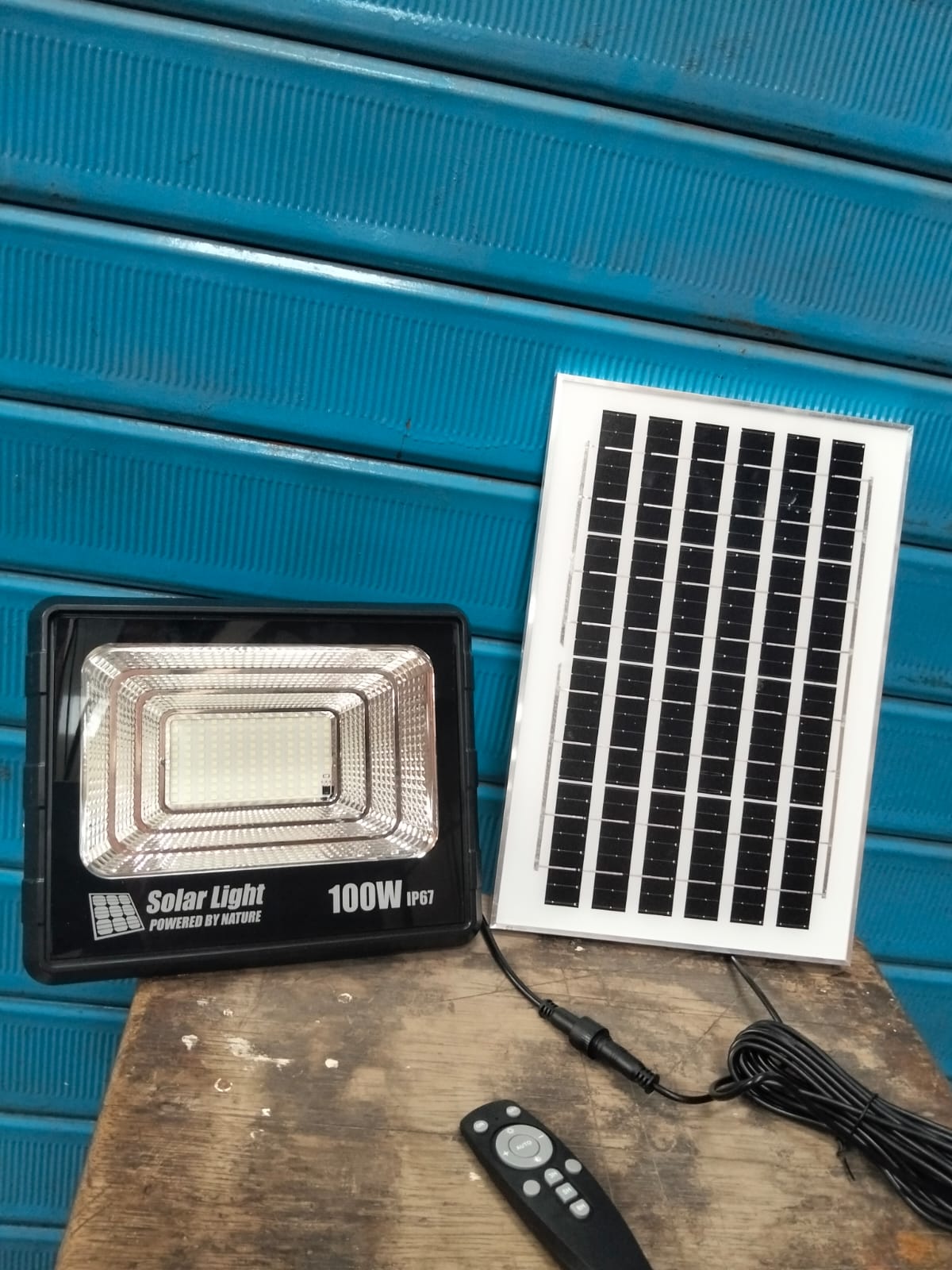 Reflector led 100w con panel solar Cod:1205 driver:01