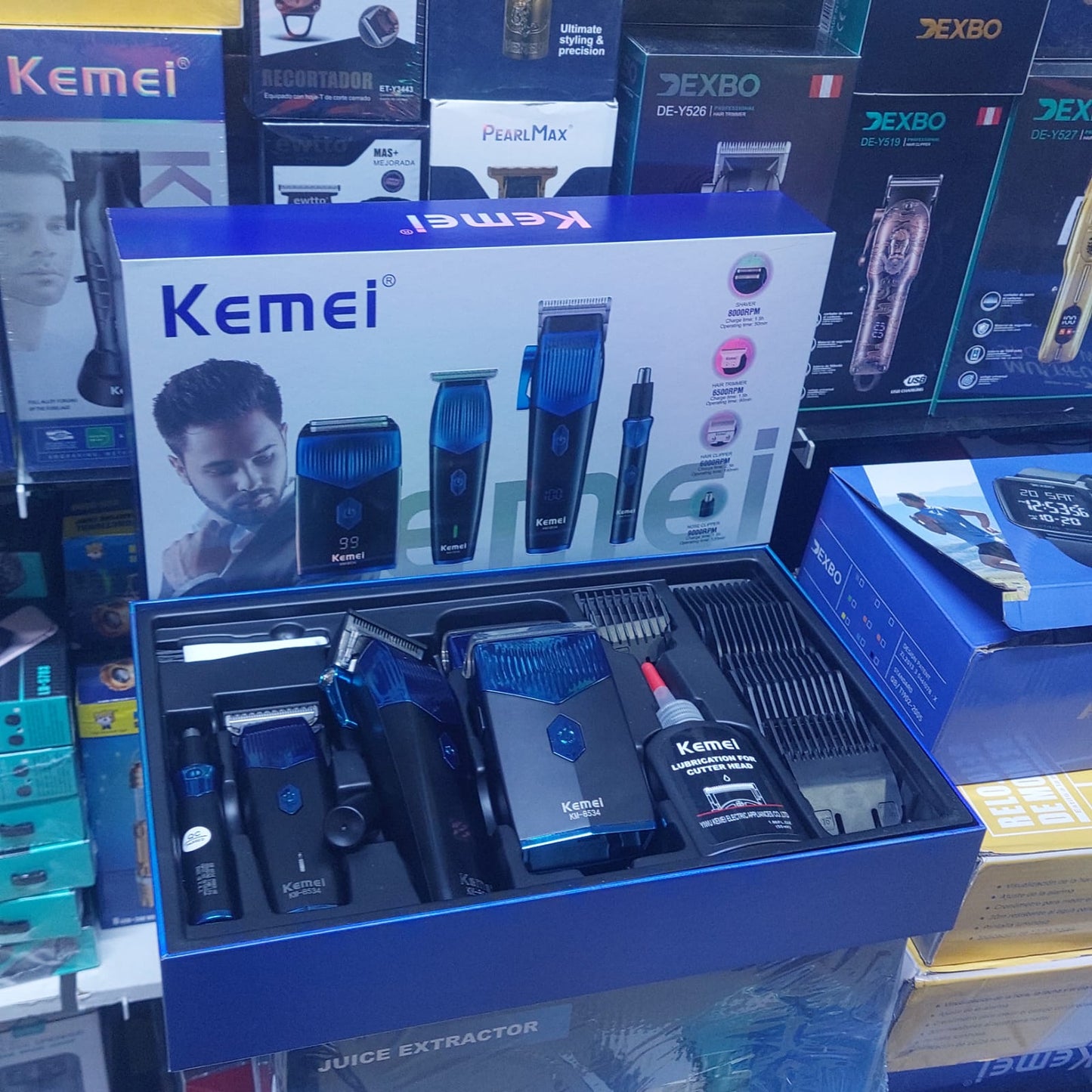 Maquina Cortar Pelo 4  en 1 
Kit Combo Barbero Kemei Cod:3340 Driver :02