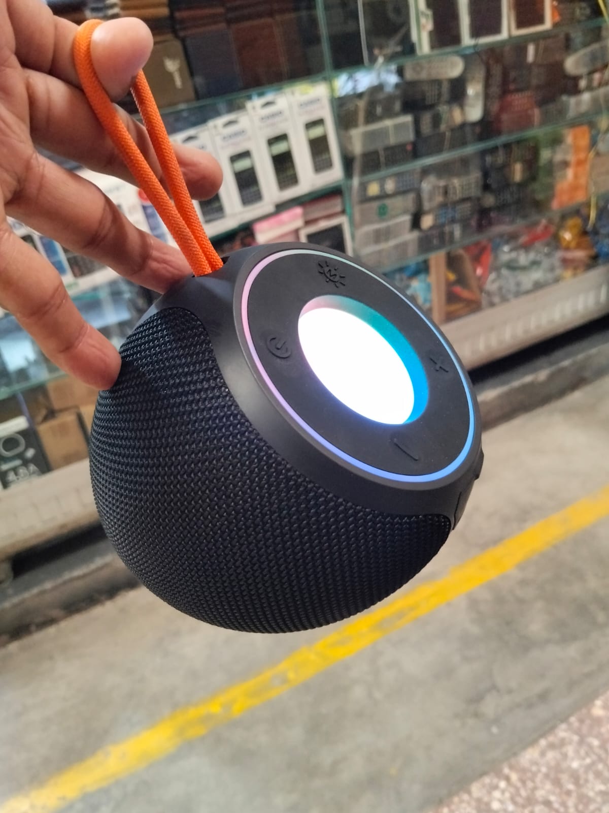 parlante Bluetooth 5W 12 cm x 12 cm Cod:1466 driver: 03