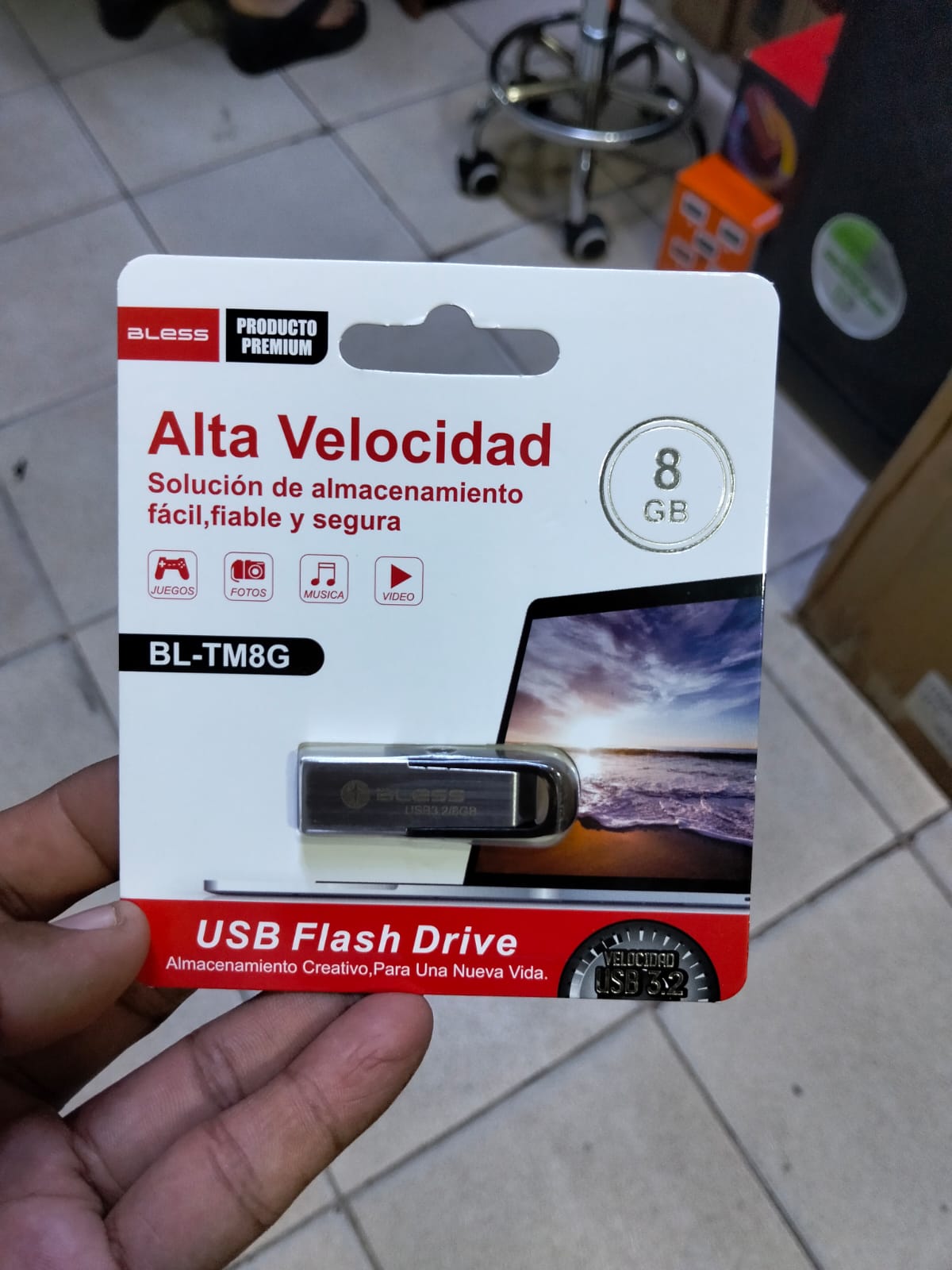 Memoria USB  8 GB Cod:1429 driver :02