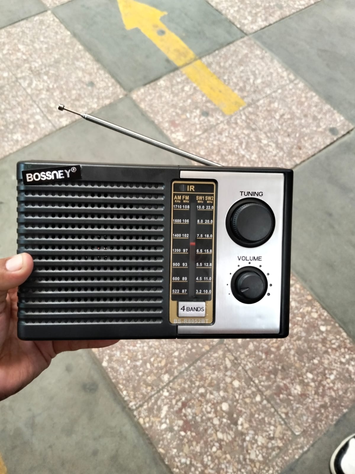 Radio Fm / Am electricidad/ recargable y a pilas Cod: 1382