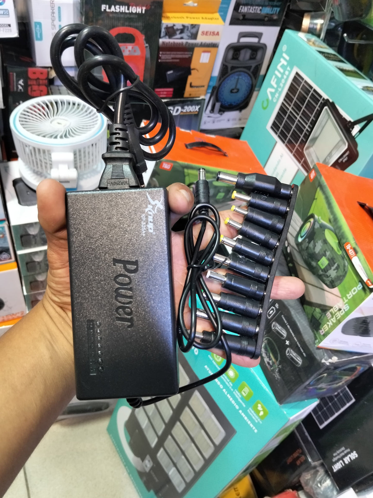 Cargador universal para netbook Cod:3011 driver:02