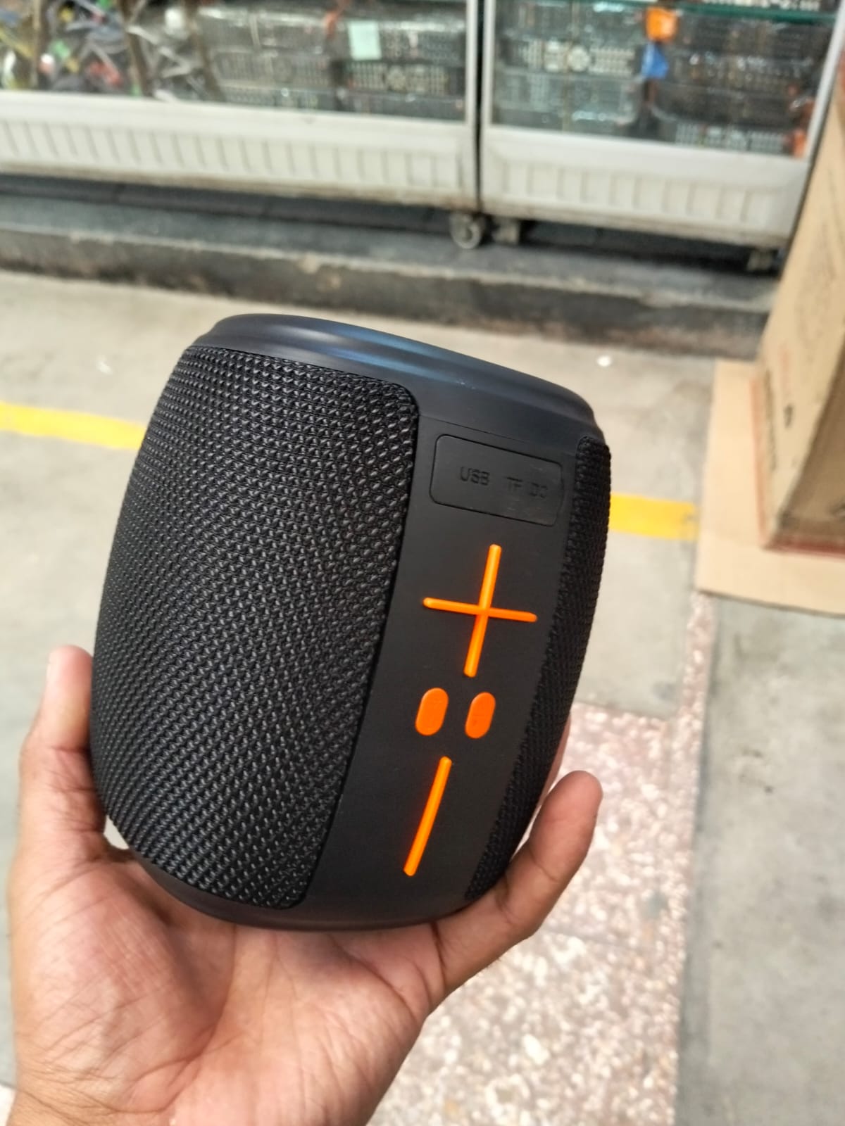 parlante Bluetooth 5W 10 cm x 11 cm Cod:1465 driver :03
