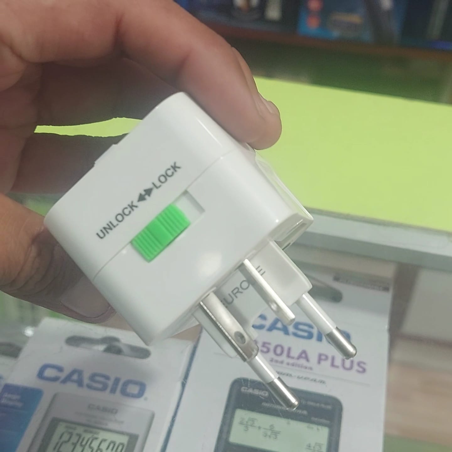 Adaptador enchufe universal Cod:6047 driver:05