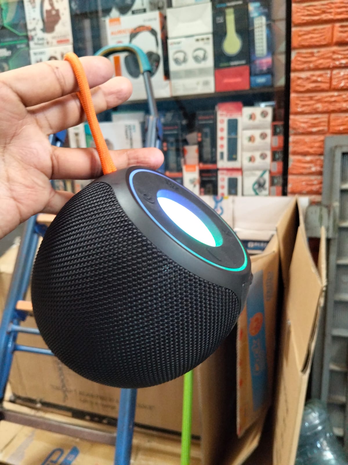 parlante Bluetooth 5W 12 cm x 12 cm Cod:1466 driver: 03