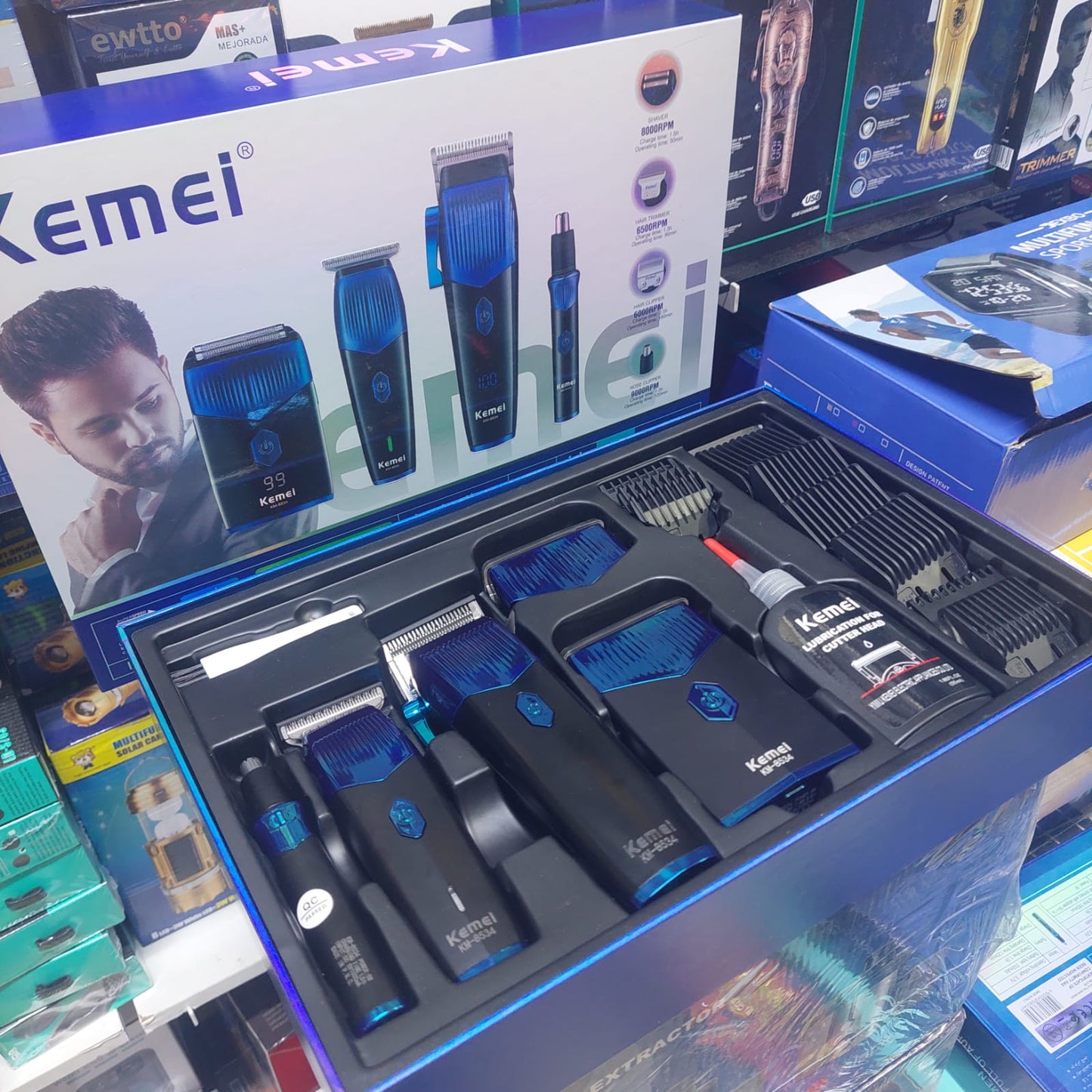 Maquina Cortar Pelo 4  en 1 
Kit Combo Barbero Kemei Cod:3340 Driver :02