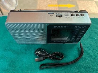 Radio FM/AM recargable  con panel Cod:1361 driver :03