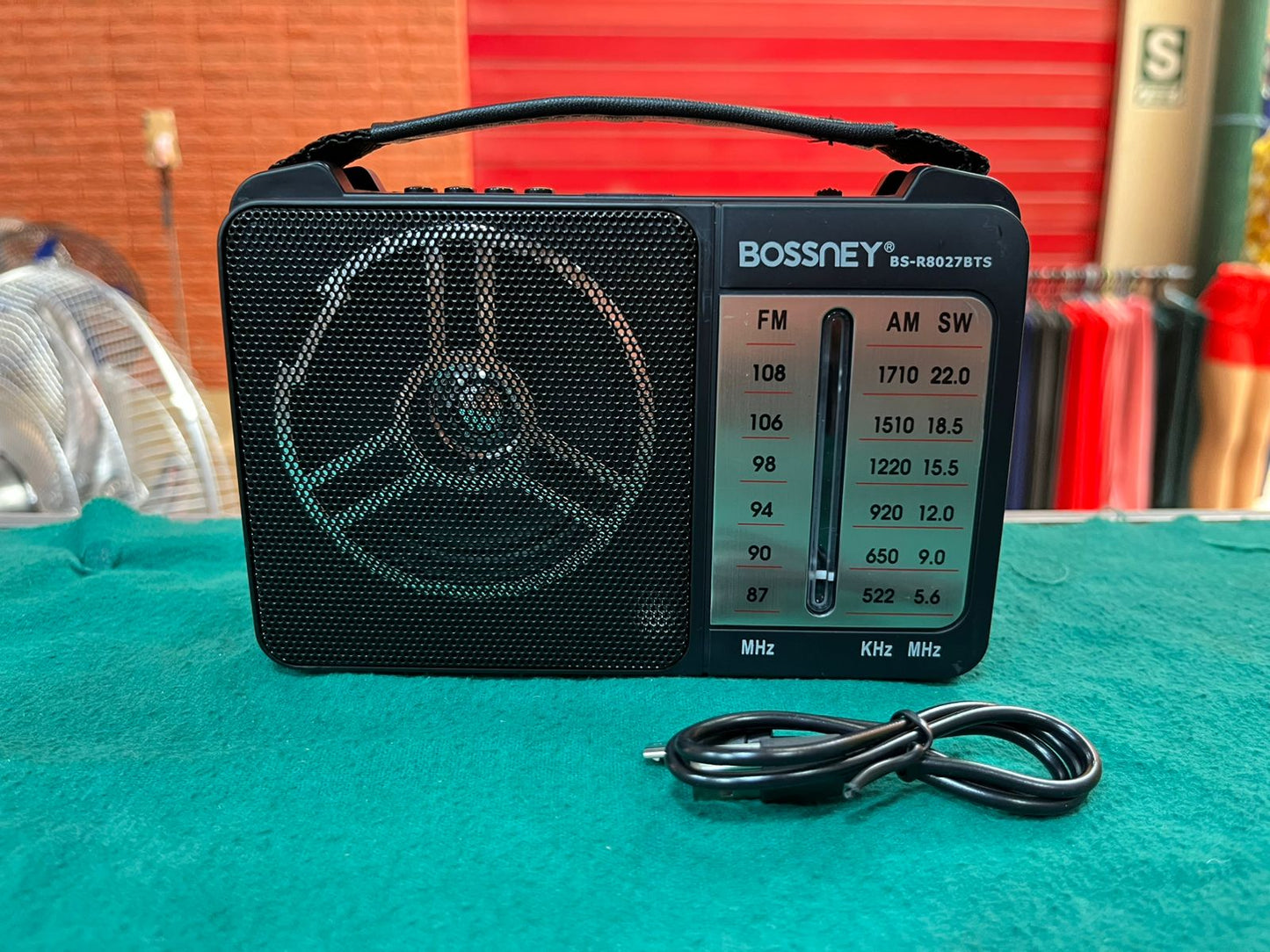 Radio FM/AM recargable  con panel Cod:1362 driver :03