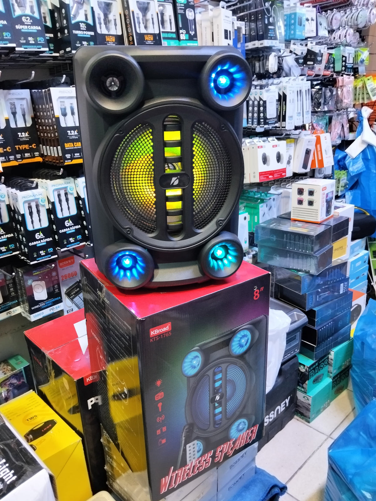 Parlante Bluetooth 8" con microfono Cod:3081 driver:02