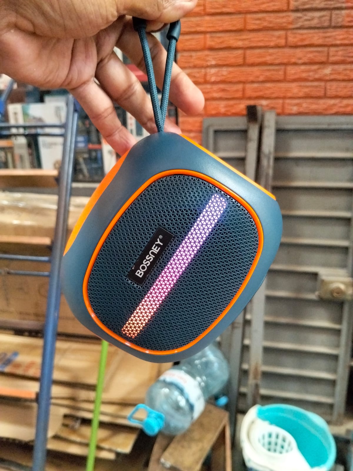 parlante Bluetooth 5W 12 cm x 11 cm Cod:1463 driver :03
