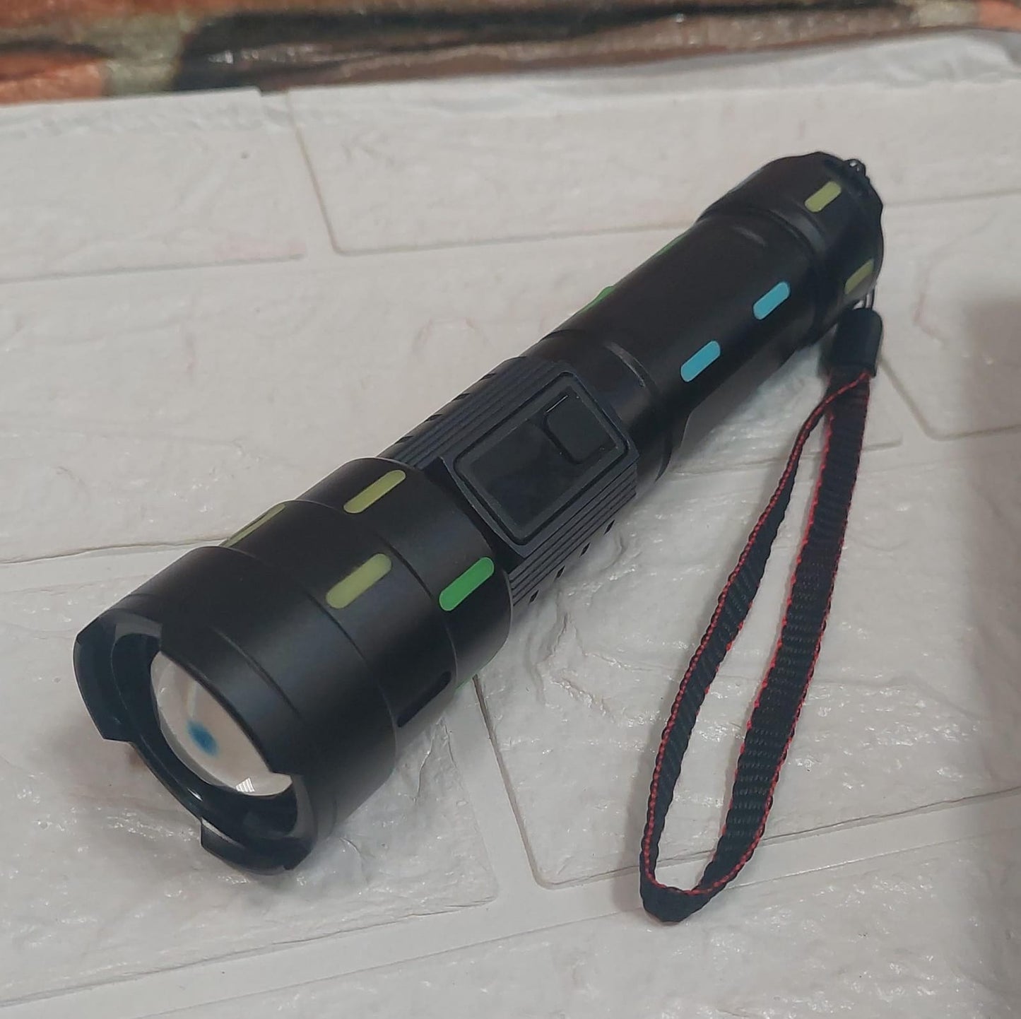 Linterna recargable  largo alcance Cod:4404 Driver:01