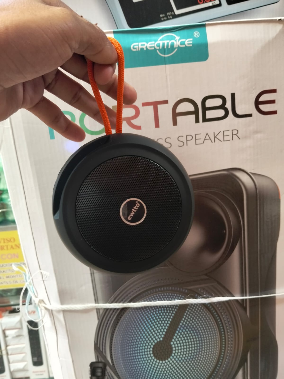 Parlante pequeño  bluetooth 10 cm x 10 cm  Cod:1461 driver:01