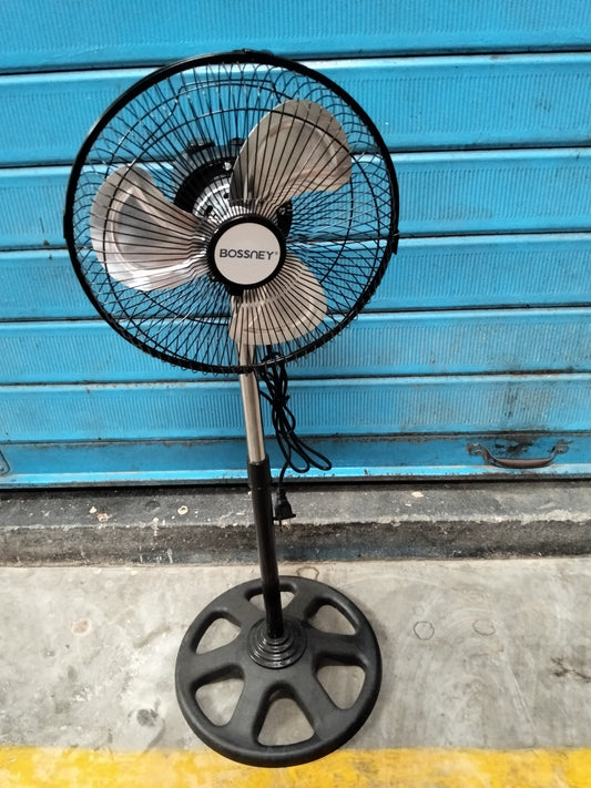 Ventilador pequeño 10" de pie 100W Cod:3063 driver:01