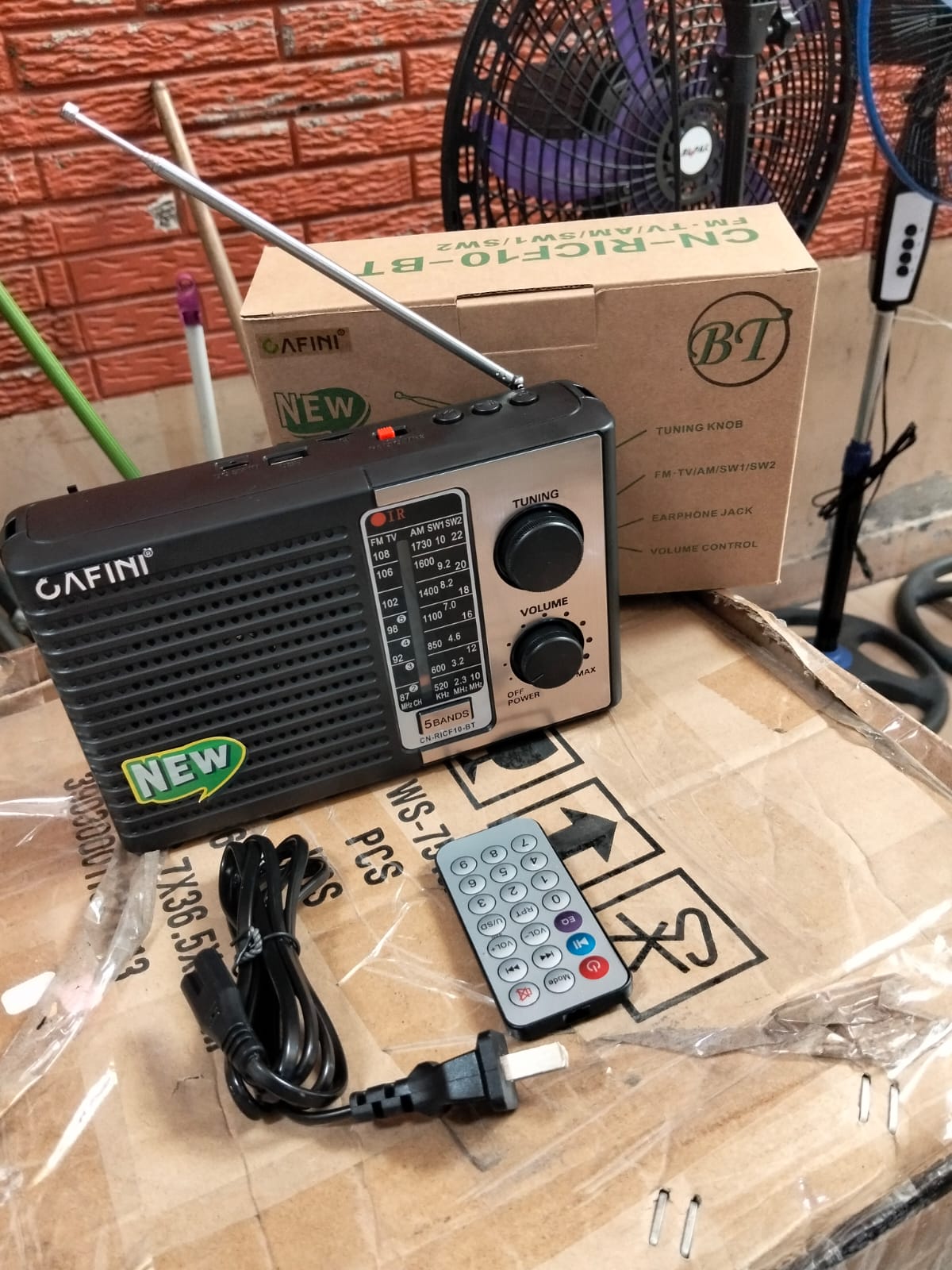 Radio FM/AM  recargable y electricidad Cod:1378 driver:03