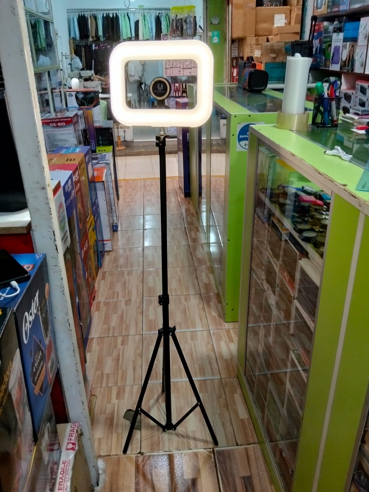 Panel luz led 29 cm x 21 cm recargable  con tripode 2.10 Cod:1455 driver:05