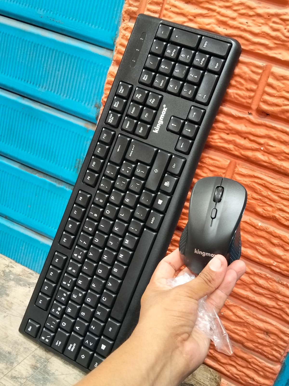 teclado inalámbrico + Mouse Inalambrico Cod:1313 driver:03