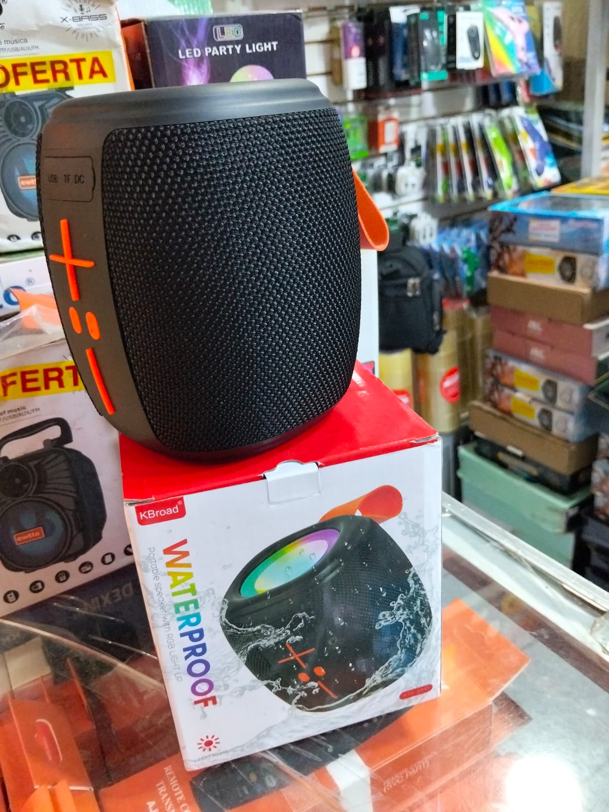 parlante Bluetooth 5W 10 cm x 11 cm Cod:1465 driver :03
