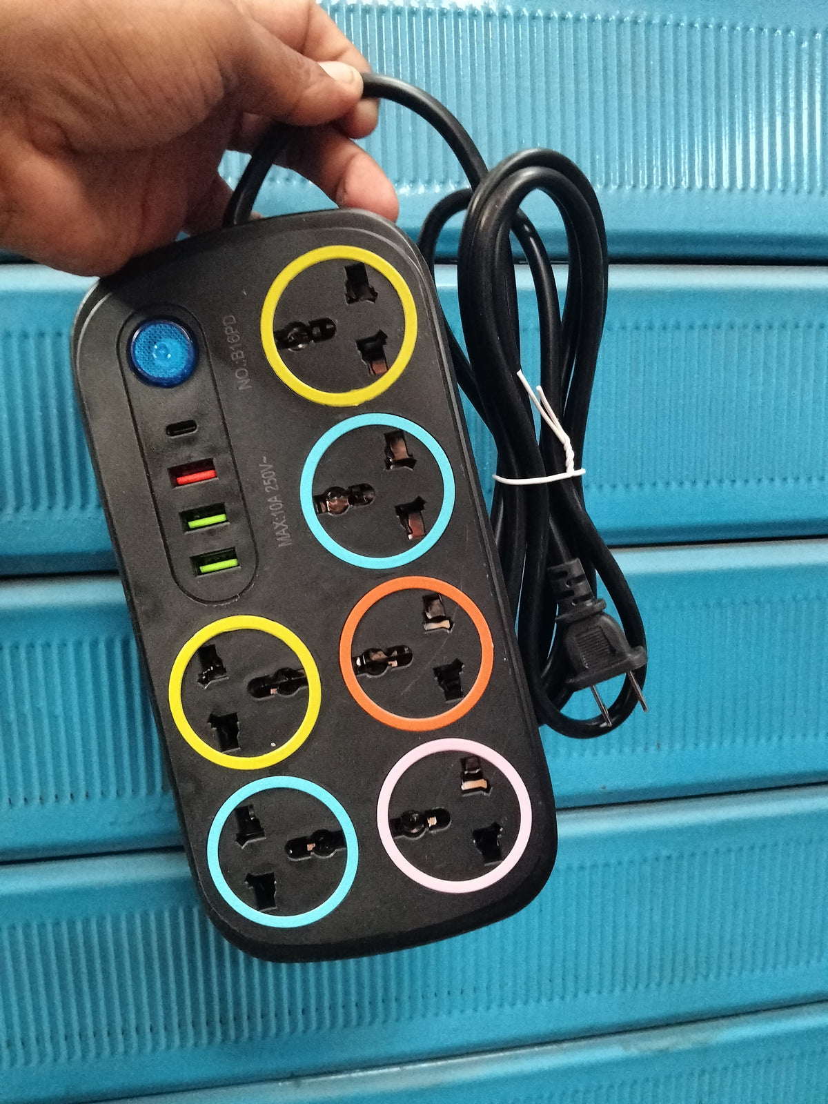 extension electrica 6 tomas con entradas usb Cod:3028 driver:03