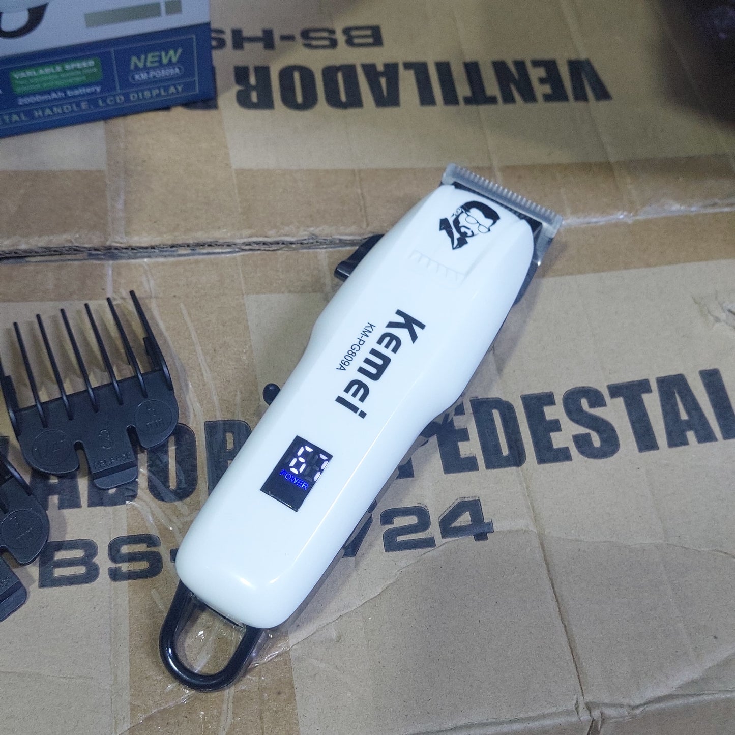 Maquina inalambrica para cortar cabello Cod:1168 driver :02