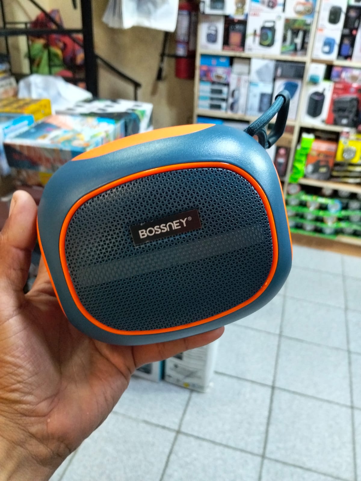 parlante Bluetooth 5W 12 cm x 11 cm Cod:1463 driver :03