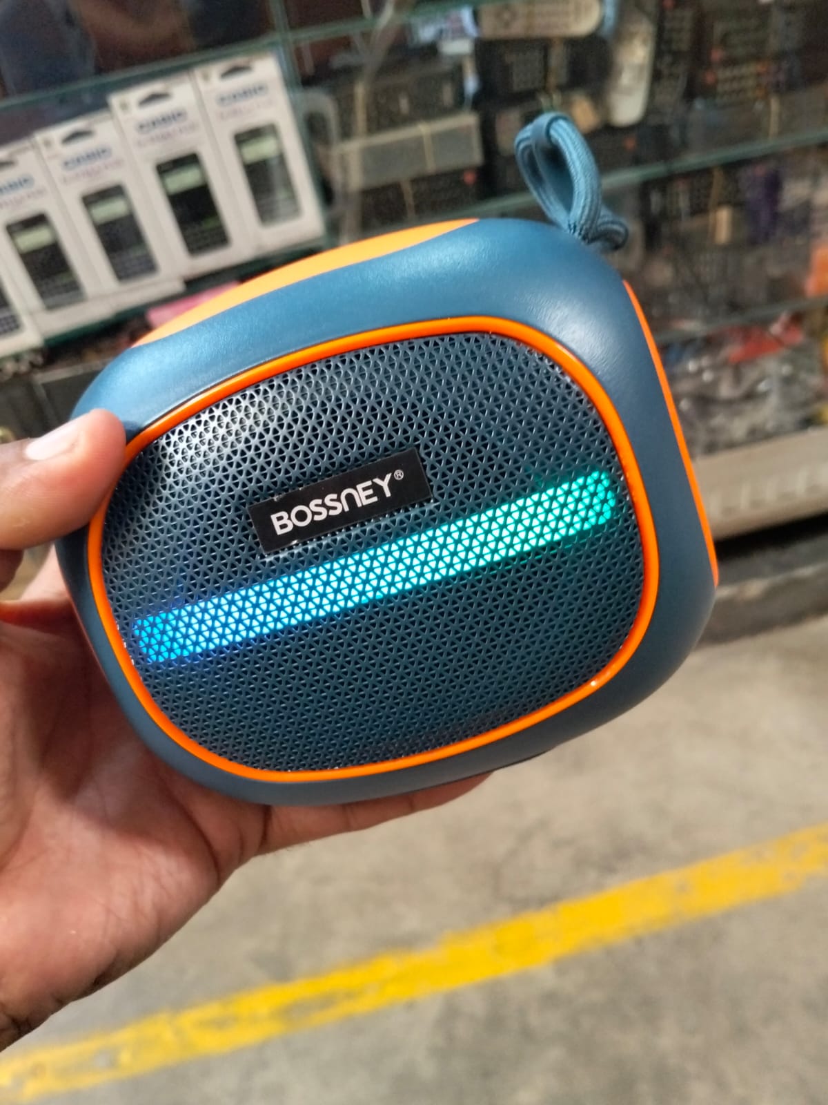 parlante Bluetooth 5W 12 cm x 11 cm Cod:1463 driver :03