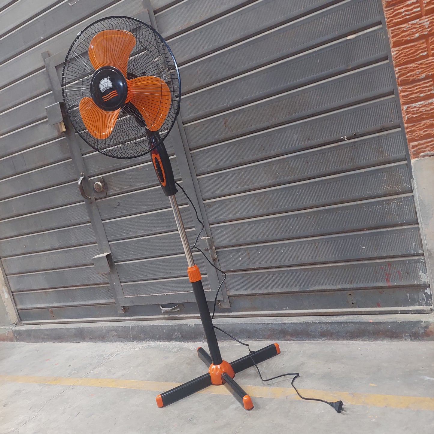 Ventilador pedestal 40W Cod:6008 driver :01