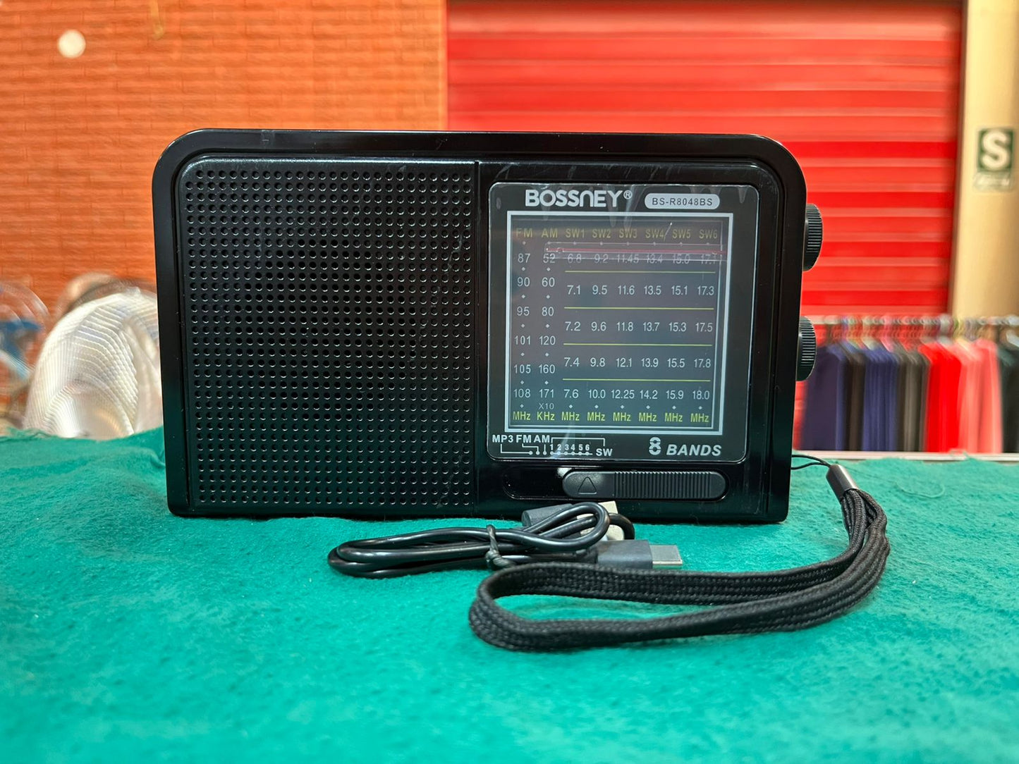 Radio FM/AM recargable  con panel Cod:1362 driver :03
